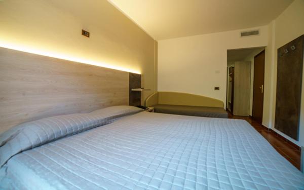 高级三人间, Lago Bin