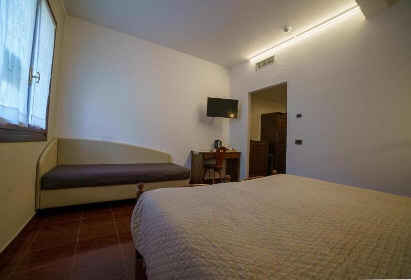 标准三人间, Lago Bin