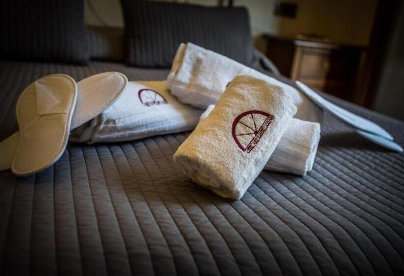 标准三人间, Lago Bin