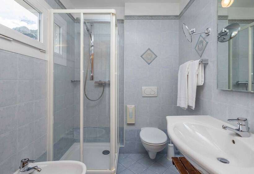 غرفة قياسية مطلّة علي البحيرة, Londra Slow Living Molveno