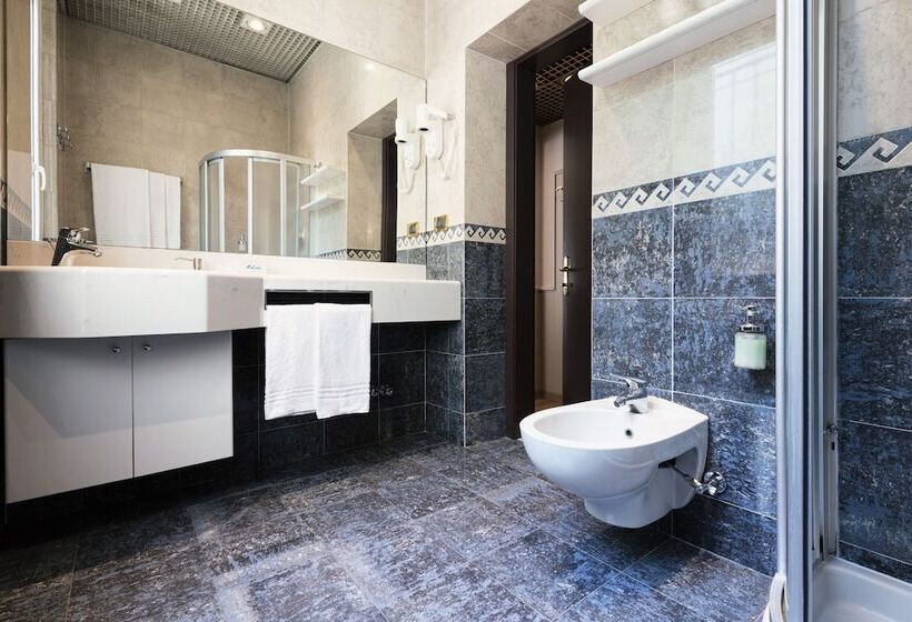 اتاق استاندارد سه نفره, Mokinba Hotels Montebianco