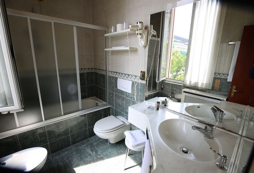 اتاق استاندارد سه نفره, Mokinba Hotels Montebianco