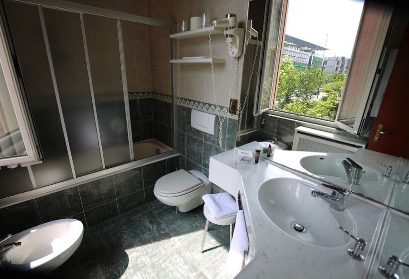 اتاق استاندارد سه نفره, Mokinba Hotels Montebianco