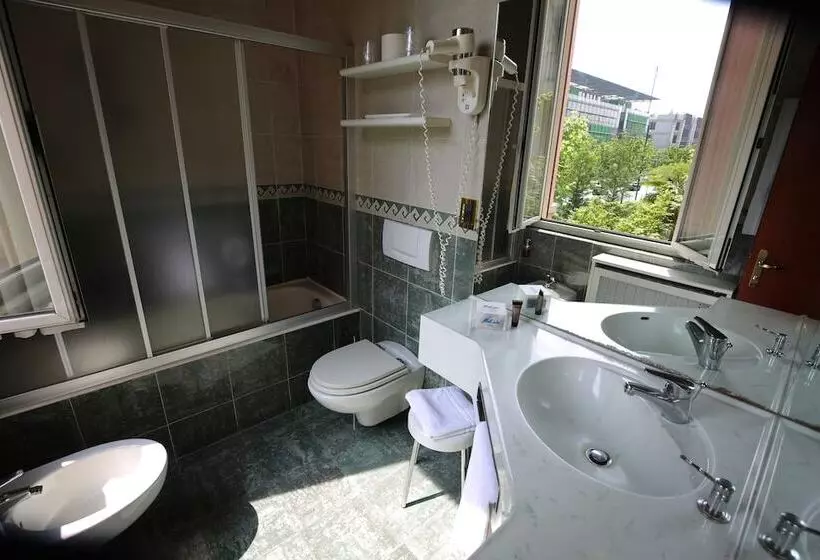 اتاق استاندارد سه نفره, Mokinba Hotels Montebianco