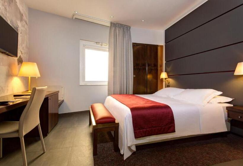 חדר קלאסי, Nazionale