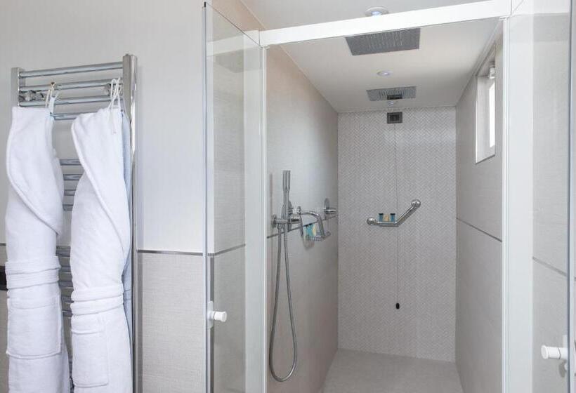 חדר אקזקיוטיב, Nazionale