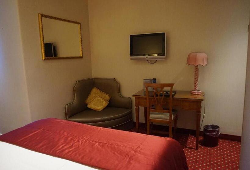 חדר אקונומי, Nazionale