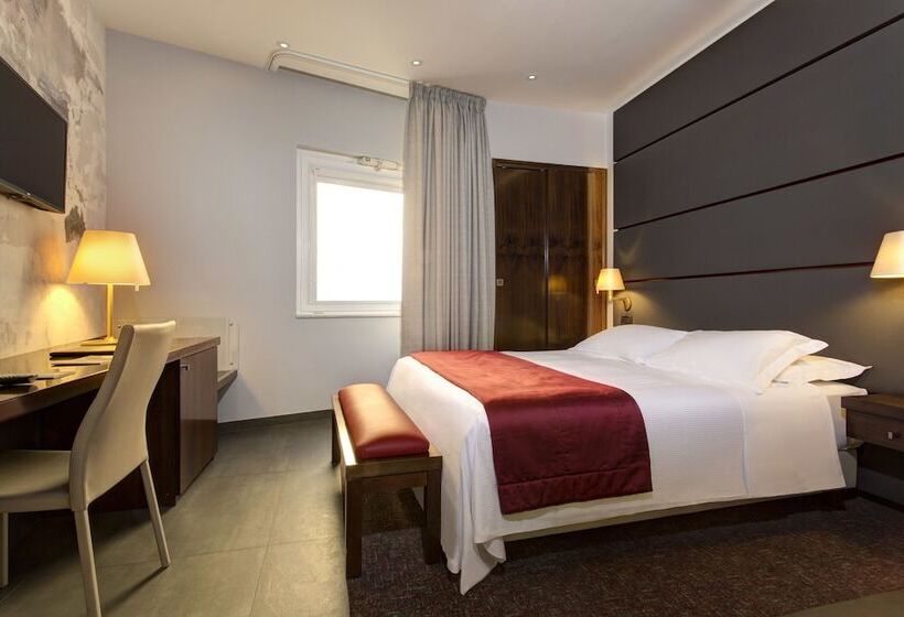 חדר קלאסי, Nazionale