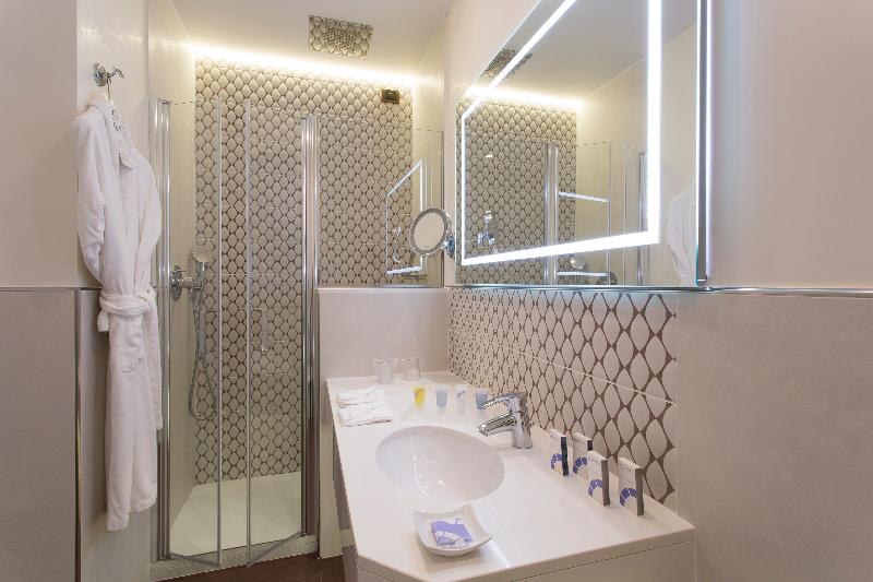 חדר דלוקס, Nazionale