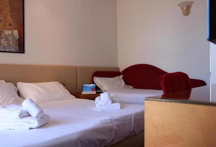 חדר דלוקס נוף לים, Nettunia