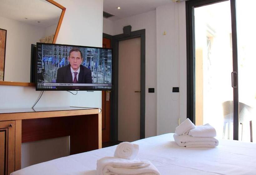 חדר סופריור לשלושה עם נוף לים, Nettunia