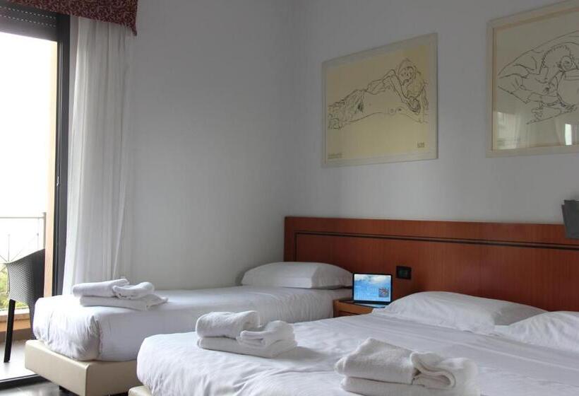 חדר סופריור לשלושה עם נוף לים, Nettunia