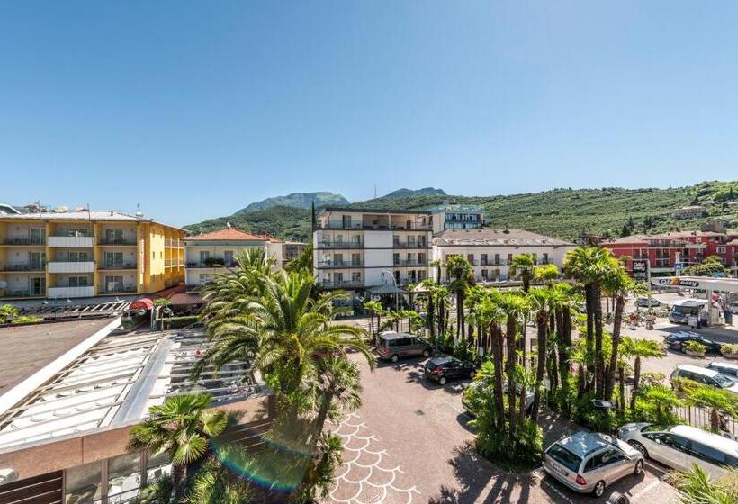 Номен Superior с Гидромассажем, Parc Hotel Flora S