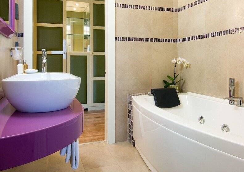 Номен Superior с Гидромассажем, Parc Hotel Flora S