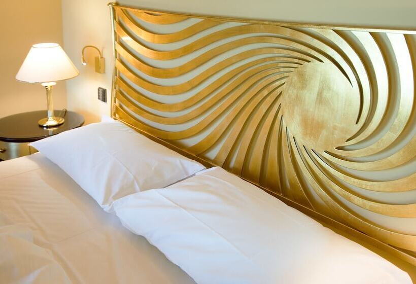 Номен Superior с Гидромассажем, Parc Hotel Flora S