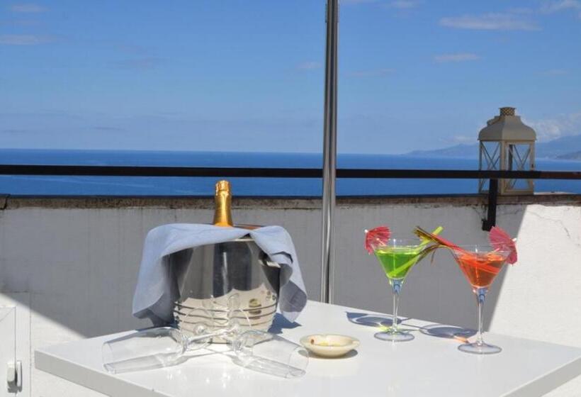 جناح جونيور مطلّ علي البحر, San Paolo