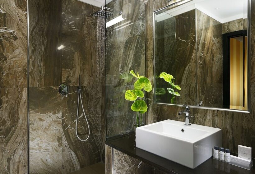 חדר קלאסי, Savoy