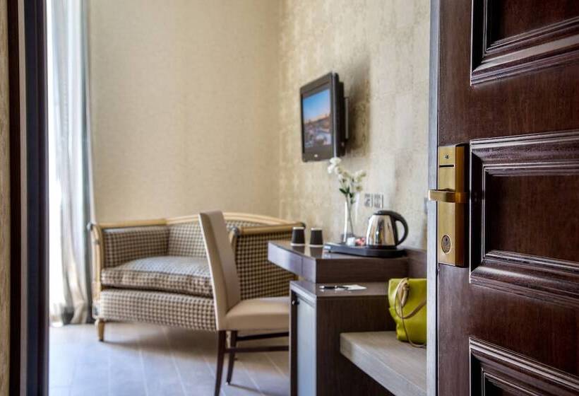 חדר סופריור, Savoy