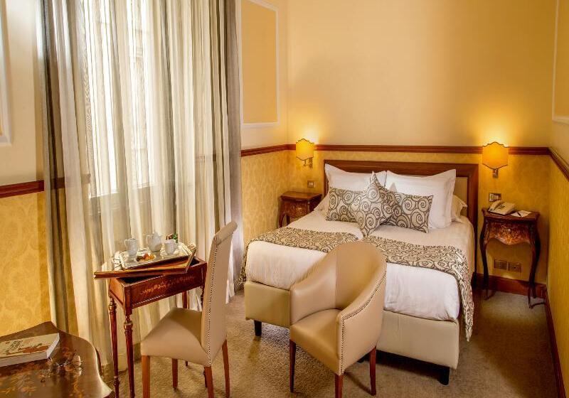 חדר קלאסי, Savoy