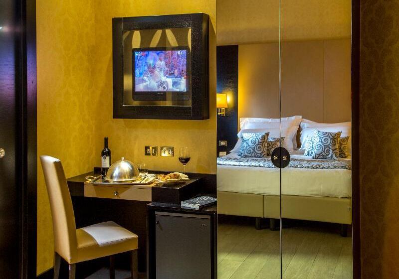 חדר קלאסי, Savoy