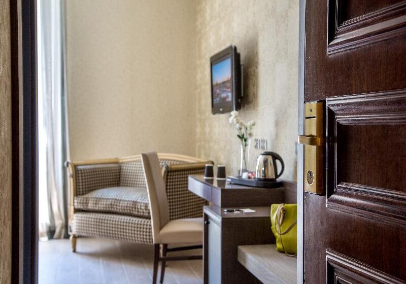 חדר סופריור, Savoy