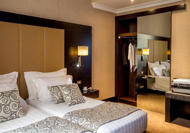 חדר קלאסי, Savoy