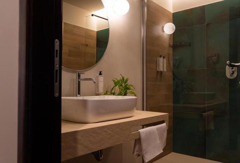 スーペリアトリプルルーム, Schuhmann