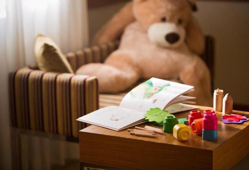 اتاق خانوادگی, Starhotels Tourist