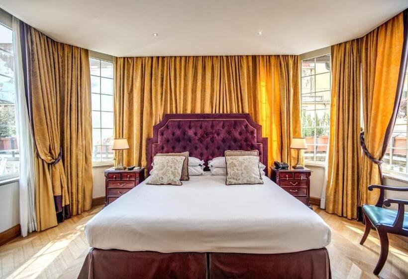 Camera Deluxe, The Britannia