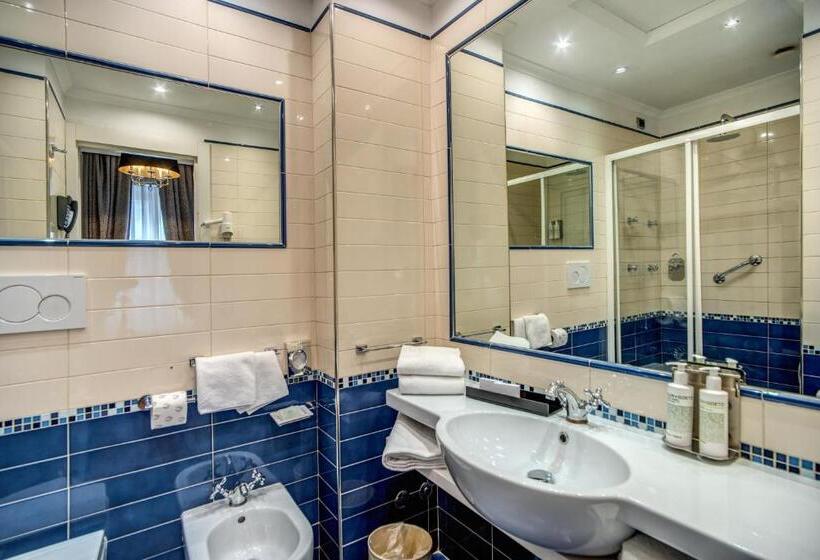 Camera Deluxe, The Britannia