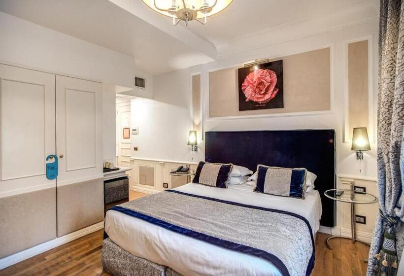 Camera Deluxe, The Britannia