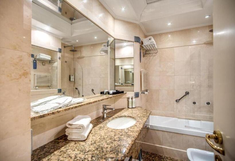 Camera Basic, The Britannia