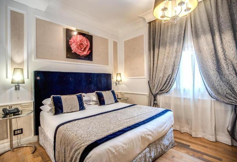 Camera Deluxe, The Britannia