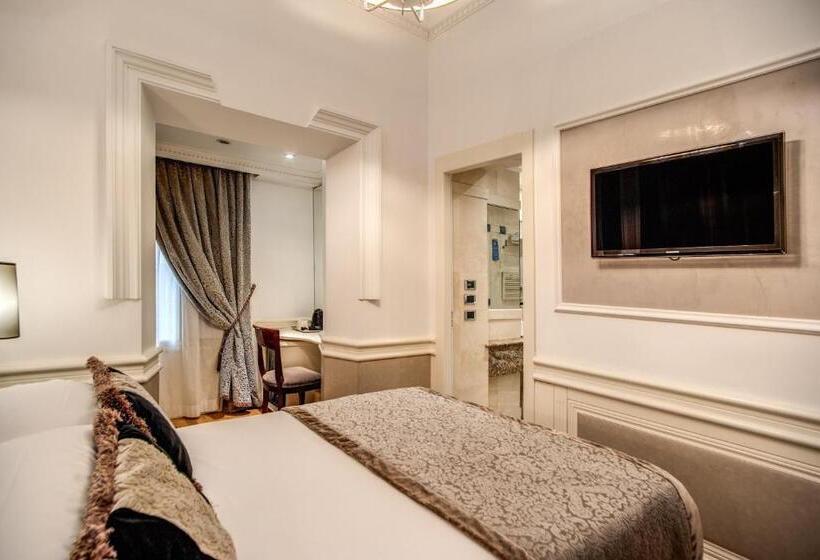 Camera Basic, The Britannia