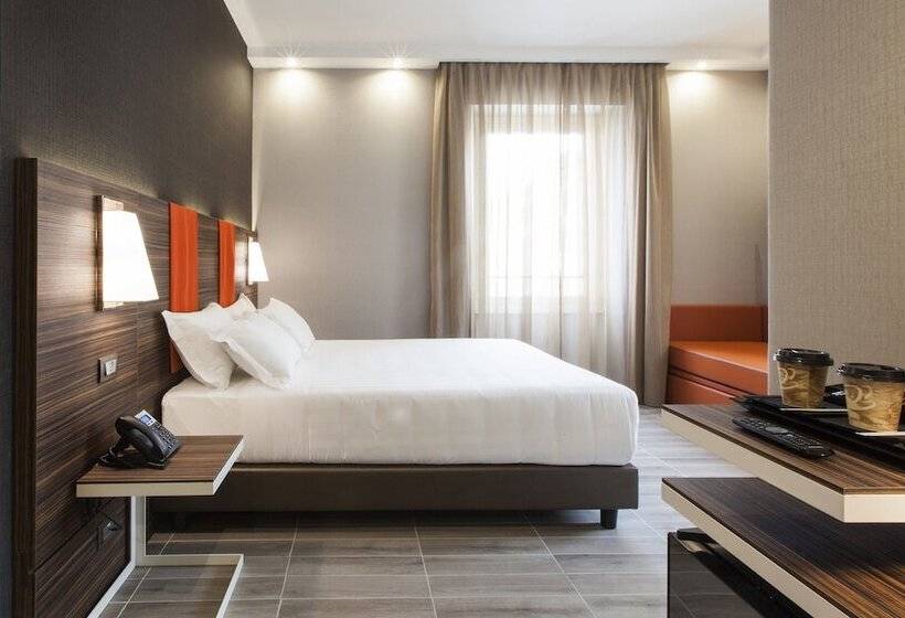 חדר סופריור, The Republic