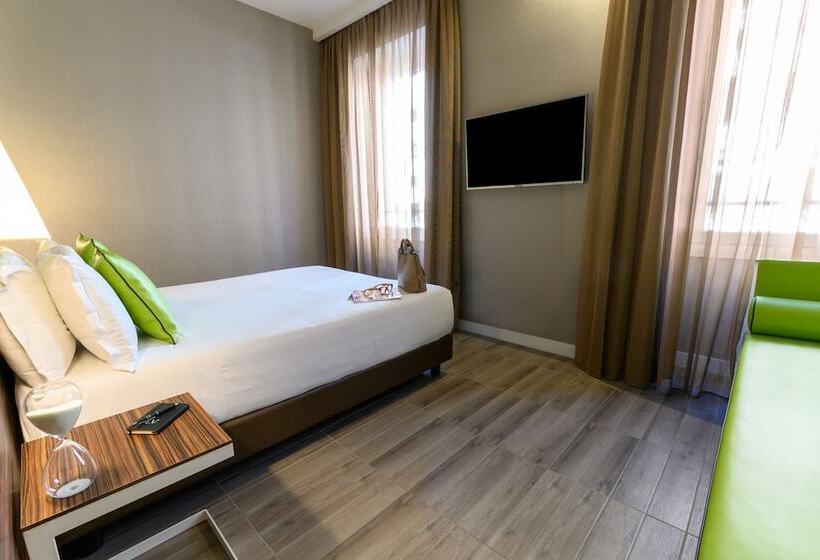 חדר סופריור, The Republic