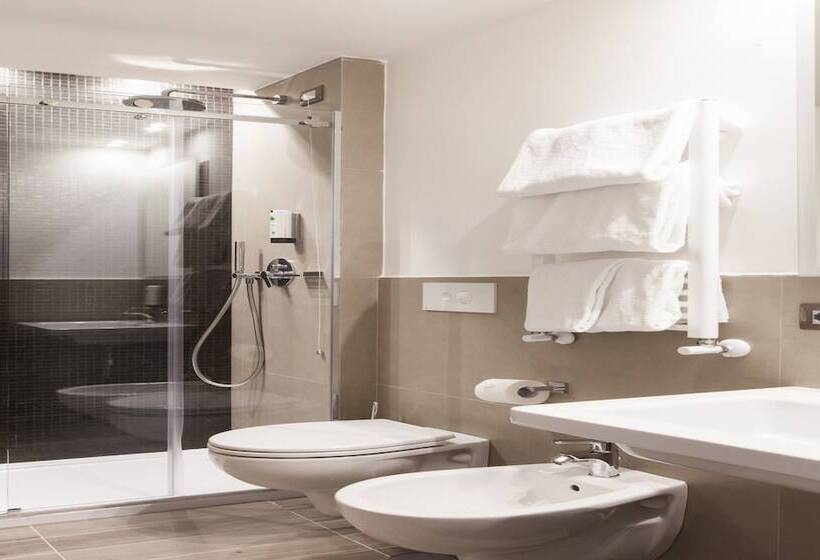 סוויטה, The Republic