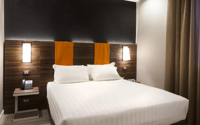 חדר דלוקס, The Republic