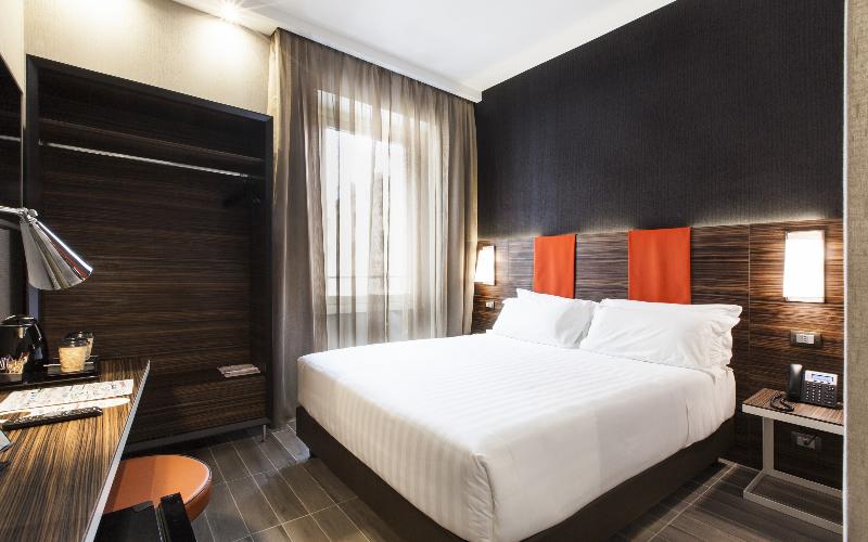 חדר משפחתי, The Republic