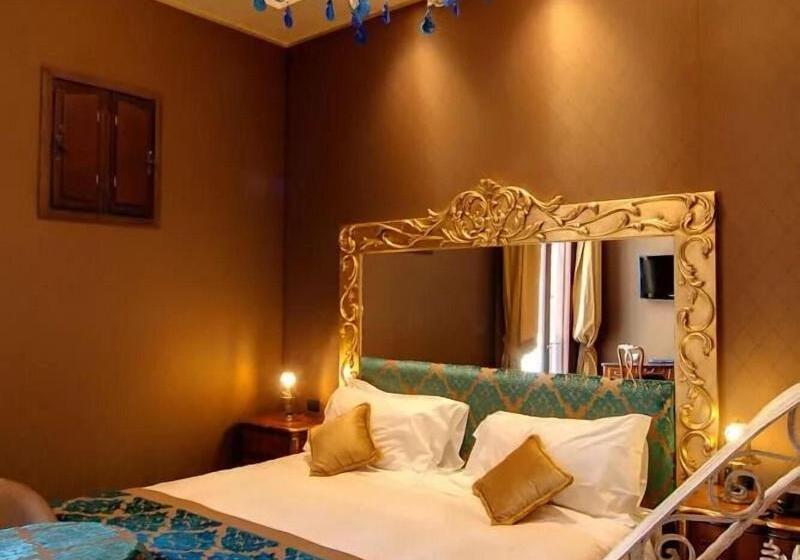 חדר דלוקס, The Republic