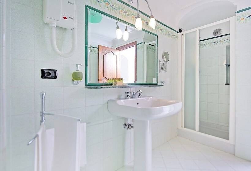 חדר סטנדרט לארבעה, Tramonto d'Oro