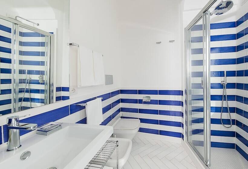 חדר קומפורט לשלושה, Tramonto d'Oro