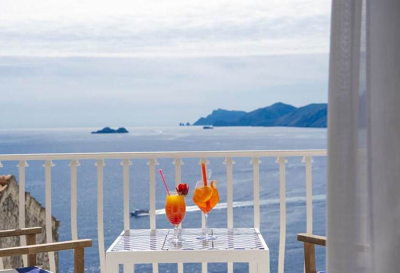 חדר קומפורט לשלושה, Tramonto d'Oro