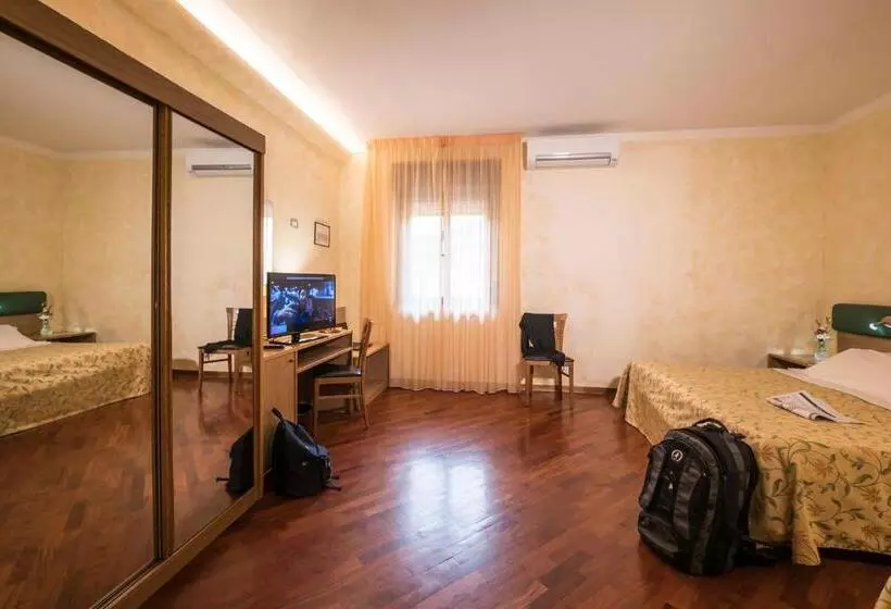 اتاق کلاسیک سه تخته, Vega Perugia