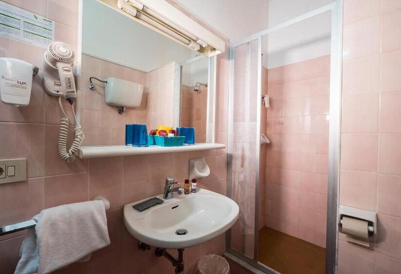 Chambre Familiale Supérieure, Vega Perugia