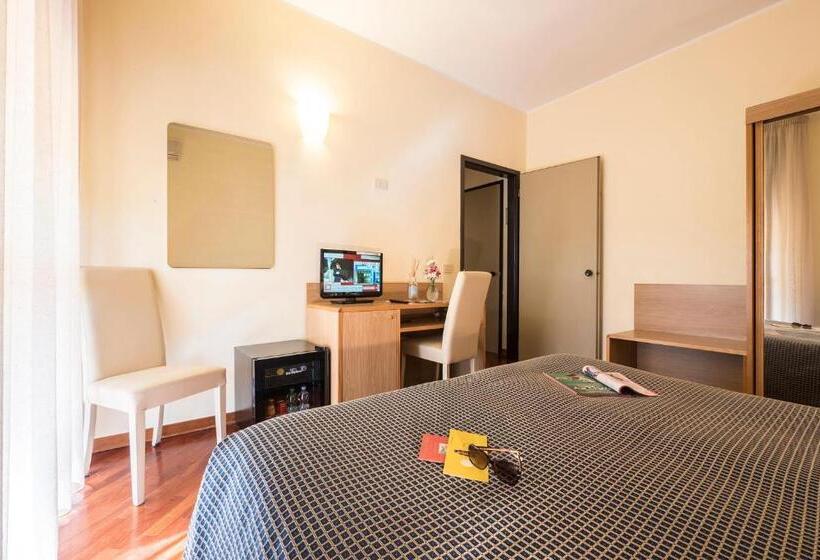 Chambre Familiale Supérieure, Vega Perugia