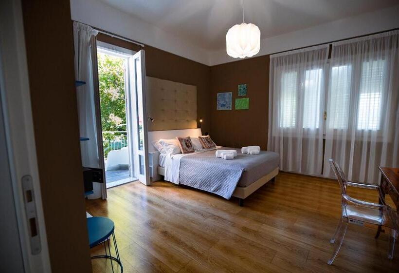 اتاق لوکس با بالکن و چشم‌انداز دریا, Villa Calipso