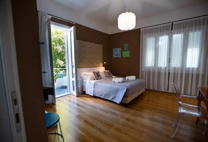 اتاق لوکس با بالکن و چشم‌انداز دریا, Villa Calipso
