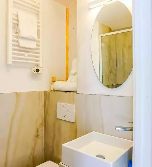اتاق استاندارد یک نفره, Unahotels Imperial Sport