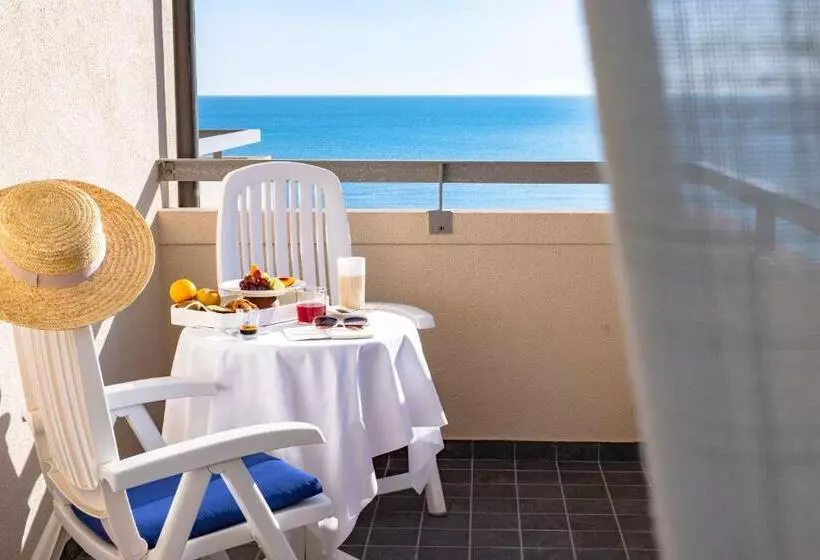 اتاق استاندارد سه نفره, Unahotels Imperial Sport